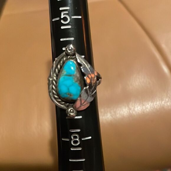Vintage Navajo Sterling Silver Ring with Leaf Wrap - Picture 3 of 7
